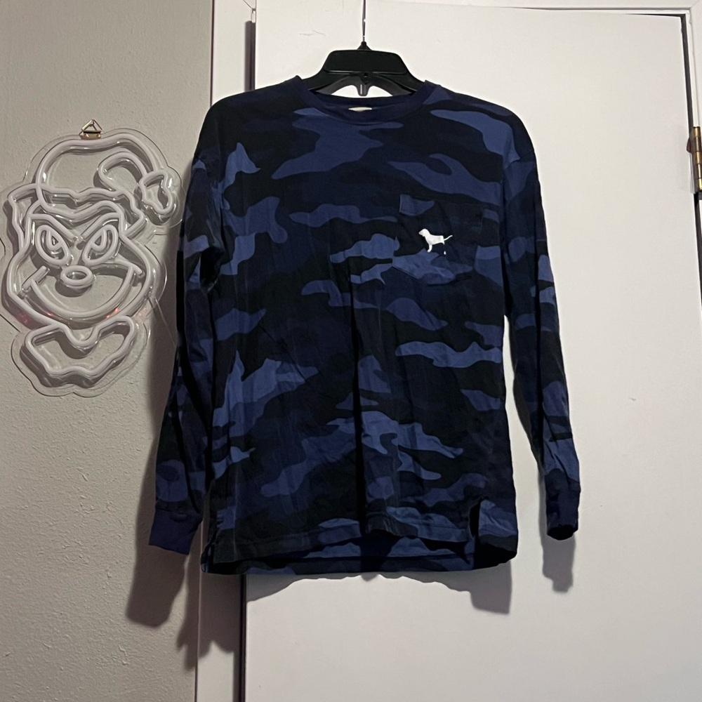 PINK Victoria's Secret Men's Navy Camo Long Sleeve Tee